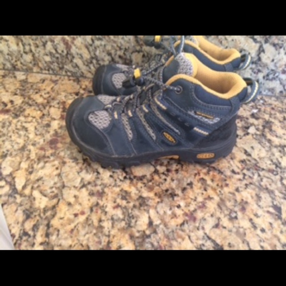 Keen high top boots. Toddler size 10.
